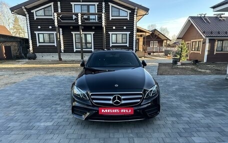 Mercedes-Benz E-Класс, 2019 год, 5 950 000 рублей, 4 фотография