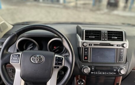 Toyota Land Cruiser Prado 150 рестайлинг 2, 2017 год, 3 550 000 рублей, 18 фотография