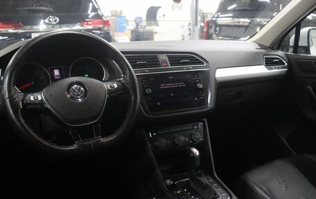 Volkswagen Tiguan II, 2019 год, 2 625 000 рублей, 6 фотография