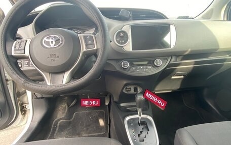 Toyota Yaris III рестайлинг, 2017 год, 1 350 000 рублей, 6 фотография