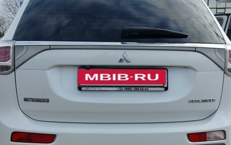 Mitsubishi Outlander III рестайлинг 3, 2013 год, 1 590 000 рублей, 5 фотография
