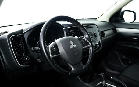 Mitsubishi Outlander III рестайлинг 3, 2013 год, 1 947 000 рублей, 13 фотография