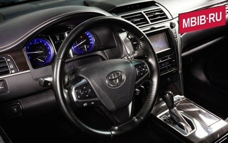 Toyota Camry, 2017 год, 1 999 000 рублей, 10 фотография