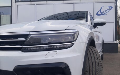 Volkswagen Tiguan II, 2018 год, 3 050 000 рублей, 2 фотография