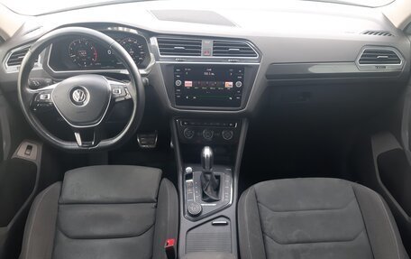 Volkswagen Tiguan II, 2018 год, 3 050 000 рублей, 21 фотография