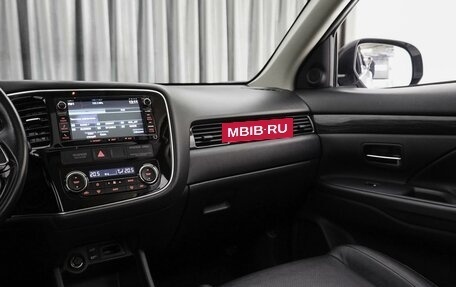 Mitsubishi Outlander III рестайлинг 3, 2016 год, 2 499 000 рублей, 10 фотография