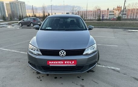 Volkswagen Jetta VI, 2013 год, 800 000 рублей, 2 фотография