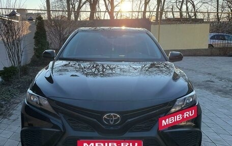 Toyota Camry, 2021 год, 2 800 000 рублей, 4 фотография