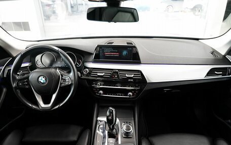 BMW 5 серия, 2018 год, 3 190 000 рублей, 12 фотография