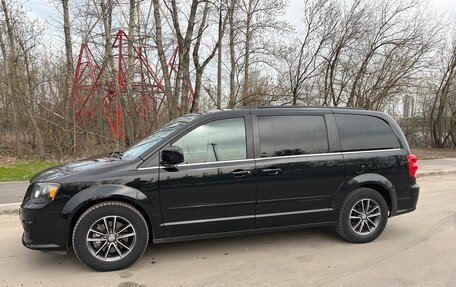Dodge Caravan V, 2017 год, 2 399 000 рублей, 2 фотография