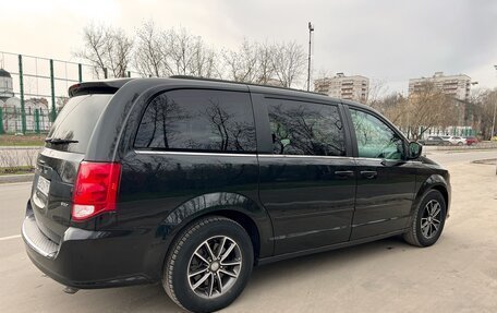 Dodge Caravan V, 2017 год, 2 399 000 рублей, 9 фотография