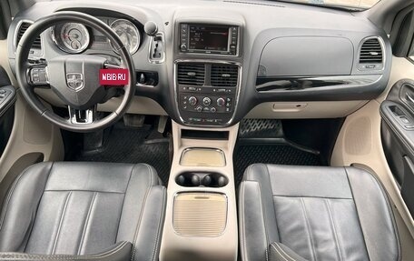 Dodge Caravan V, 2017 год, 2 399 000 рублей, 13 фотография