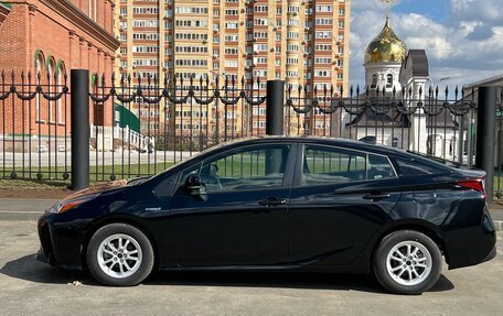 Toyota Prius IV XW50, 2022 год, 3 000 000 рублей, 6 фотография