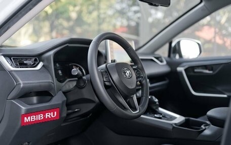 Toyota RAV4, 2020 год, 3 896 000 рублей, 22 фотография