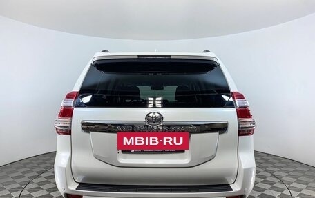 Toyota Land Cruiser Prado 150 рестайлинг 2, 2017 год, 5 249 000 рублей, 6 фотография