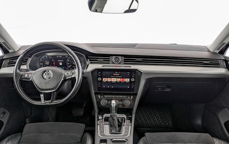 Volkswagen Passat B8 рестайлинг, 2017 год, 2 340 000 рублей, 15 фотография