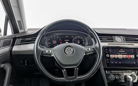Volkswagen Passat B8 рестайлинг, 2017 год, 2 340 000 рублей, 19 фотография