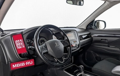 Mitsubishi Outlander III рестайлинг 3, 2020 год, 2 445 000 рублей, 9 фотография