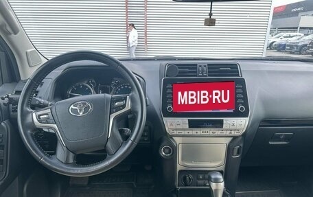 Toyota Land Cruiser Prado 150 рестайлинг 2, 2021 год, 6 800 000 рублей, 7 фотография