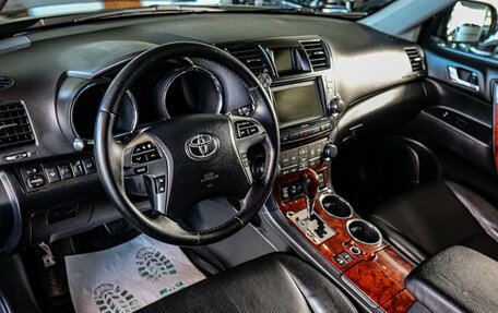 Toyota Highlander III, 2011 год, 3 фотография