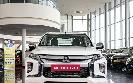 Mitsubishi L200 IV рестайлинг, 2023 год, 4 499 000 рублей, 18 фотография