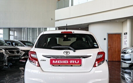 Toyota Vitz, 2016 год, 989 000 рублей, 2 фотография