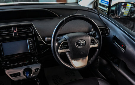 Toyota Prius IV XW50, 2017 год, 2 099 000 рублей, 10 фотография