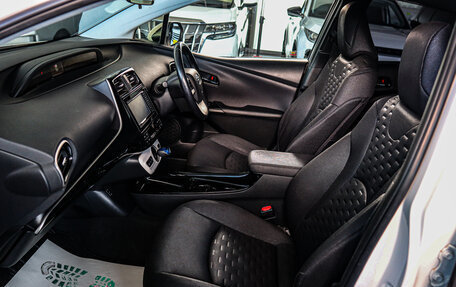 Toyota Prius IV XW50, 2017 год, 2 099 000 рублей, 14 фотография