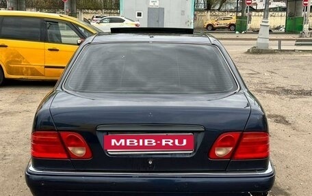 Mercedes-Benz E-Класс, 1997 год, 390 000 рублей, 6 фотография