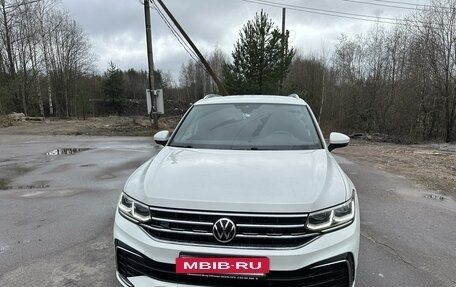 Volkswagen Tiguan II, 2021 год, 3 950 000 рублей, 2 фотография