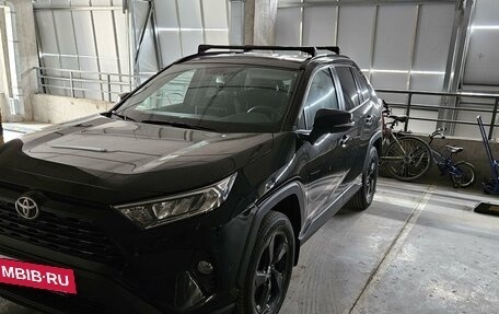 Toyota RAV4, 2021 год, 4 500 000 рублей, 3 фотография