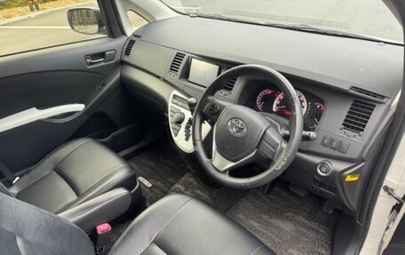 Toyota ISis I, 2013 год, 1 188 000 рублей, 9 фотография