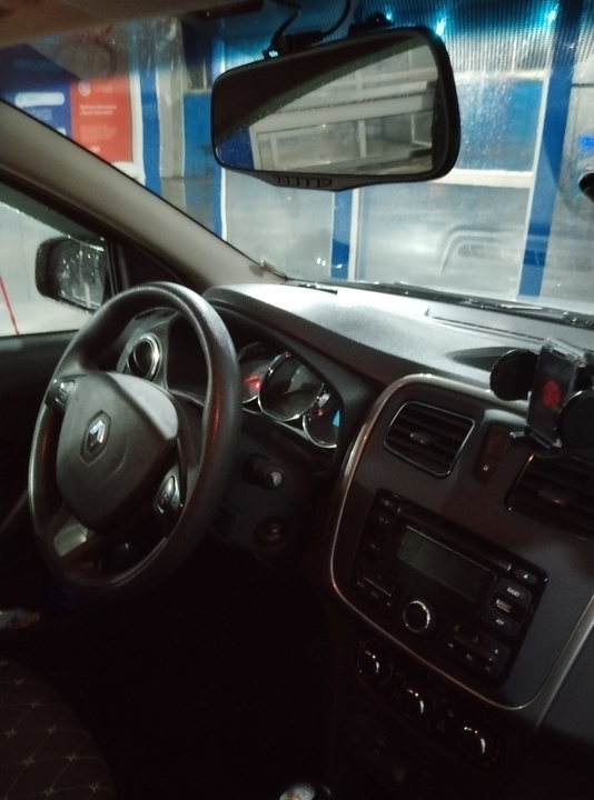 Renault Logan II, 2018 год, 1 070 000 рублей, 7 фотография