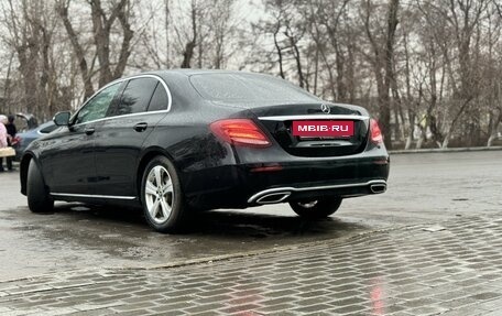 Mercedes-Benz E-Класс, 2018 год, 3 450 000 рублей, 5 фотография