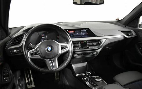 BMW 1 серия, 2020 год, 2 780 000 рублей, 14 фотография
