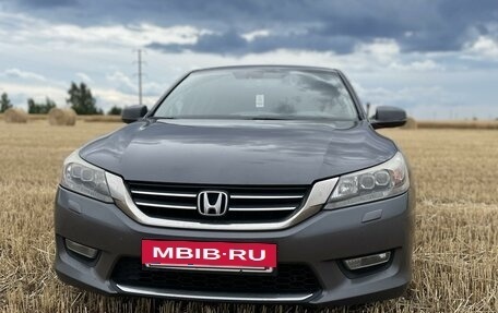 Honda Accord IX рестайлинг, 2013 год, 2 000 000 рублей, 4 фотография