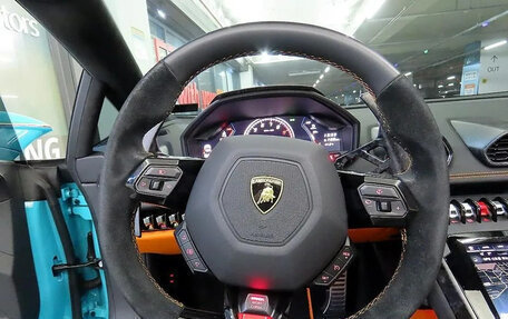 Lamborghini Huracán, 2020 год, 32 000 000 рублей, 10 фотография