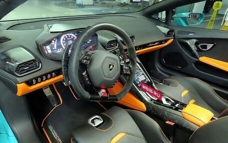 Lamborghini Huracán, 2020 год, 32 000 000 рублей, 12 фотография