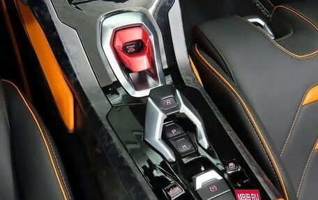 Lamborghini Huracán, 2020 год, 32 000 000 рублей, 14 фотография