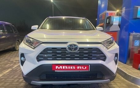 Toyota RAV4, 2021 год, 3 850 000 рублей, 2 фотография