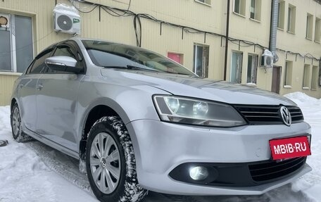 Volkswagen Jetta VI, 2012 год, 1 000 000 рублей, 2 фотография