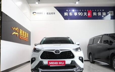 Toyota Highlander, 2023 год, 5 270 000 рублей, 2 фотография