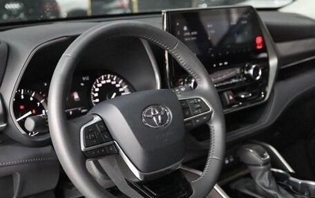 Toyota Highlander, 2023 год, 5 270 000 рублей, 10 фотография