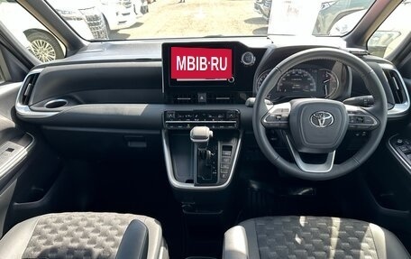 Toyota Voxy, 2023 год, 4 370 000 рублей, 17 фотография