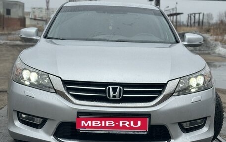 Honda Accord IX рестайлинг, 2013 год, 2 000 000 рублей, 10 фотография