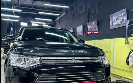 Mitsubishi Outlander III рестайлинг 3, 2015 год, 2 100 000 рублей, 2 фотография