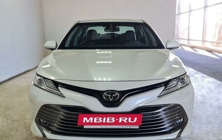 Toyota Camry, 2021 год, 3 350 000 рублей, 2 фотография