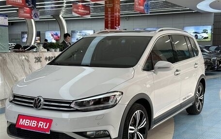 Volkswagen Touran III, 2021 год, 2 615 000 рублей, 1 фотография