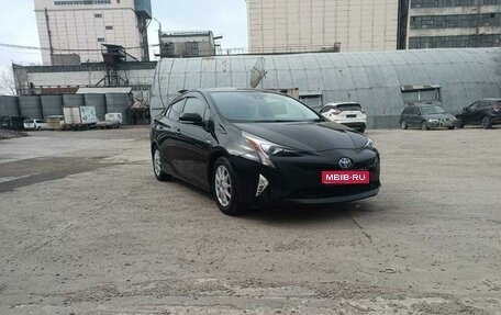 Toyota Prius IV XW50, 2016 год, 1 500 000 рублей, 1 фотография