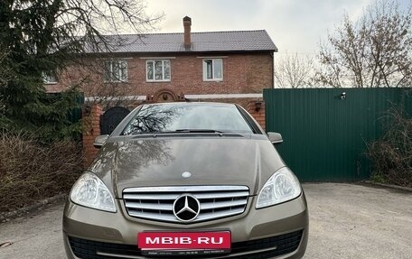 Mercedes-Benz A-Класс, 2011 год, 750 000 рублей, 1 фотография